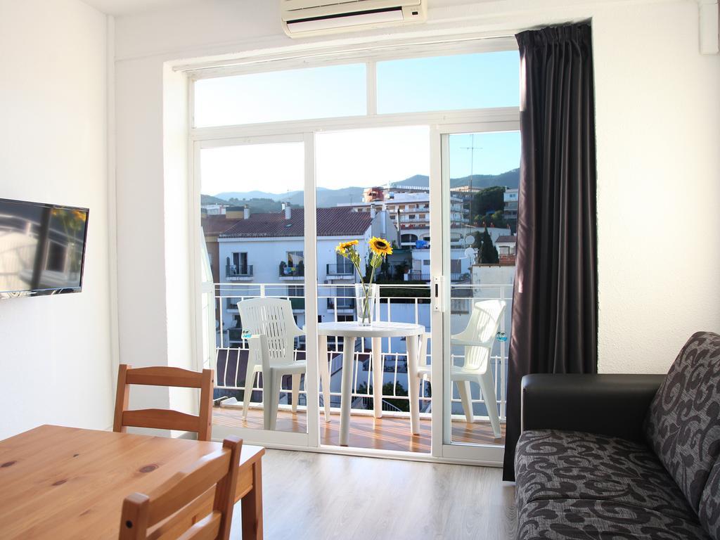 Apartaments Atzavara Calella Habitación foto