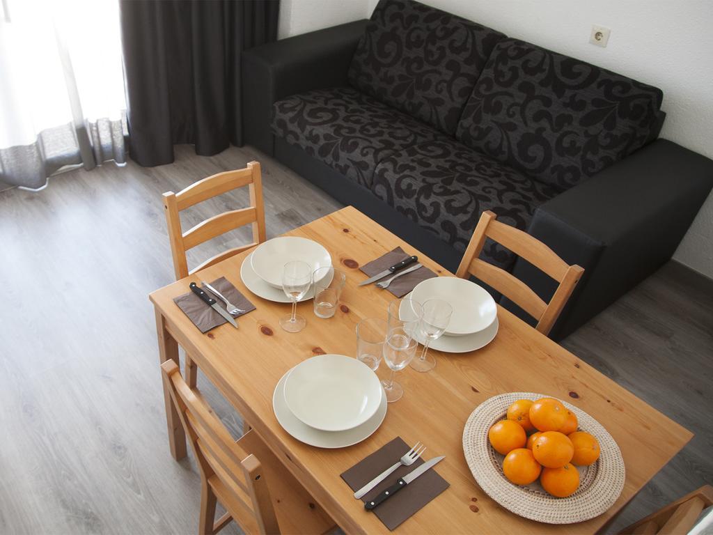 Apartaments Atzavara Calella Habitación foto