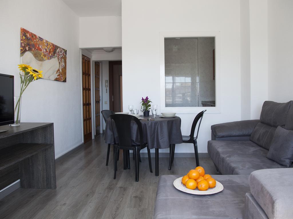 Apartaments Atzavara Calella Habitación foto