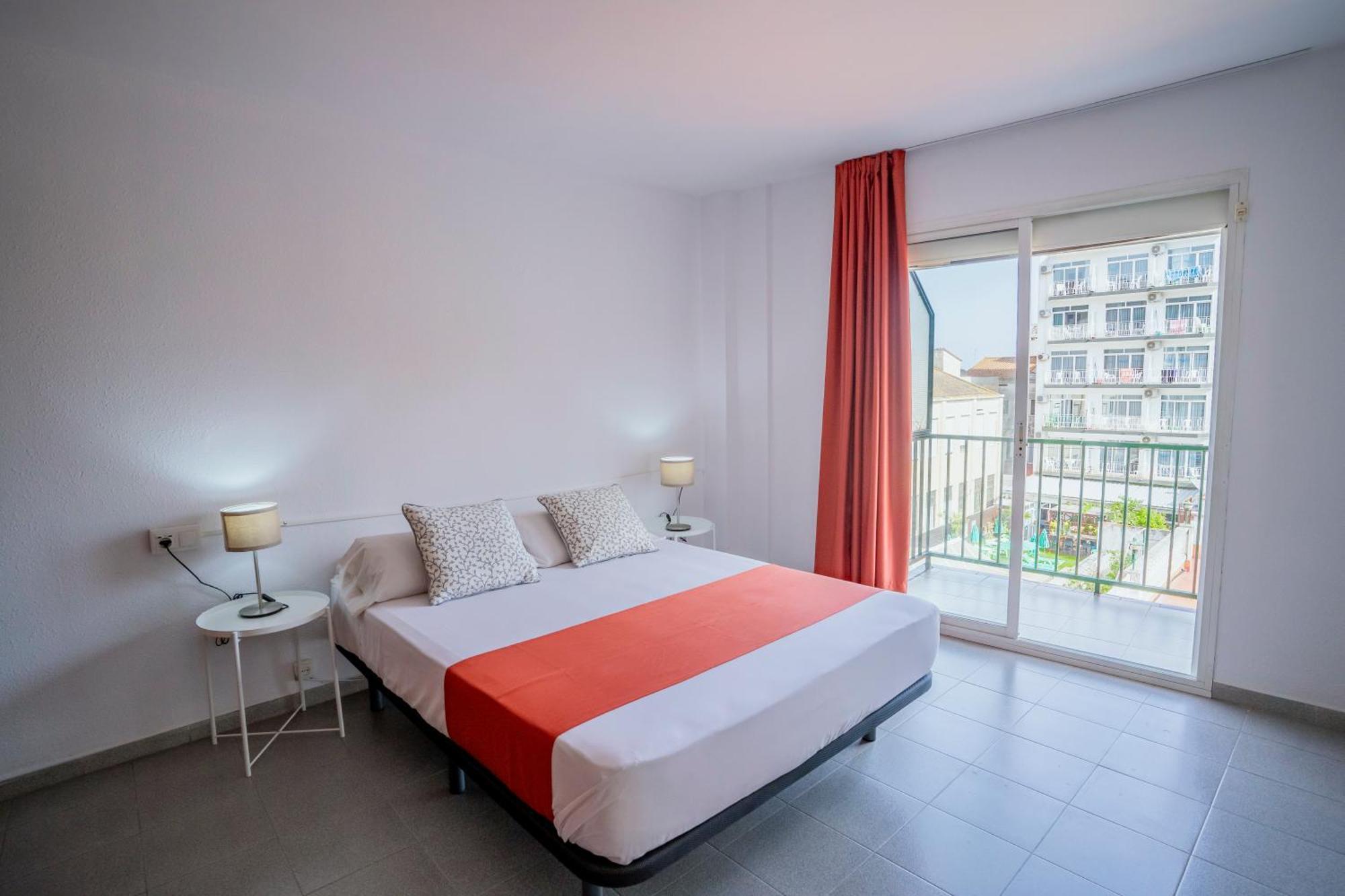 Apartaments Atzavara Calella Habitación foto